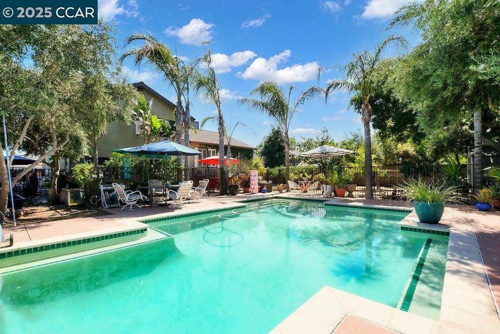 1050 Woodglen - Photo 1
