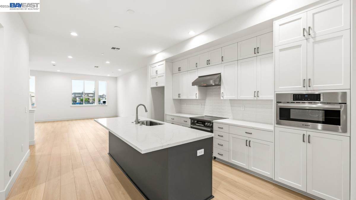 1668 Clement Ave - Photo 1