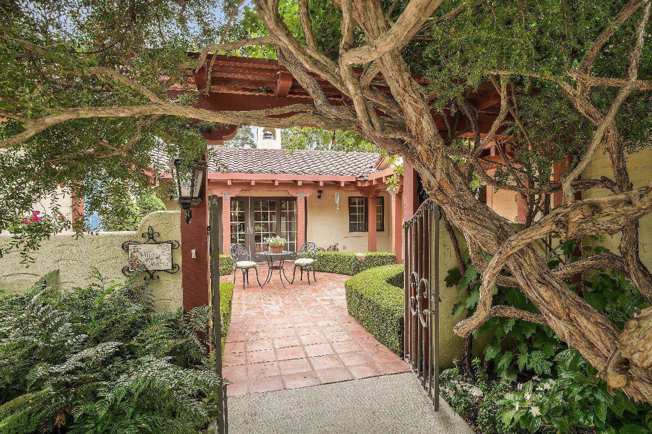 217 Peter Pan Rd - Photo 1