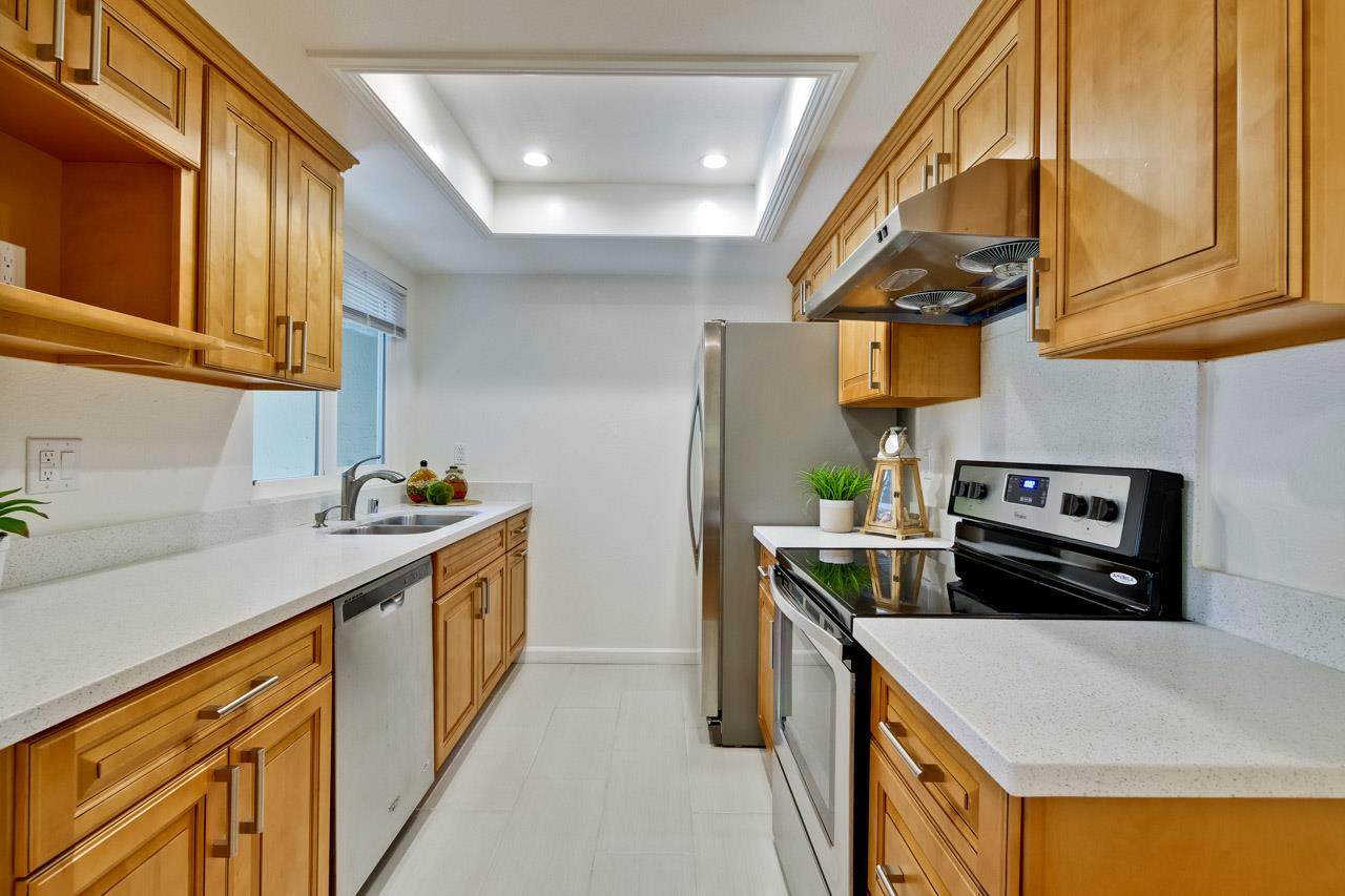 831 California Ave R - Photo 1