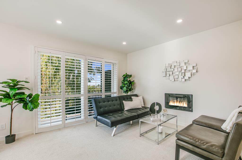 932 Peninsula Ave 401 - Photo 1