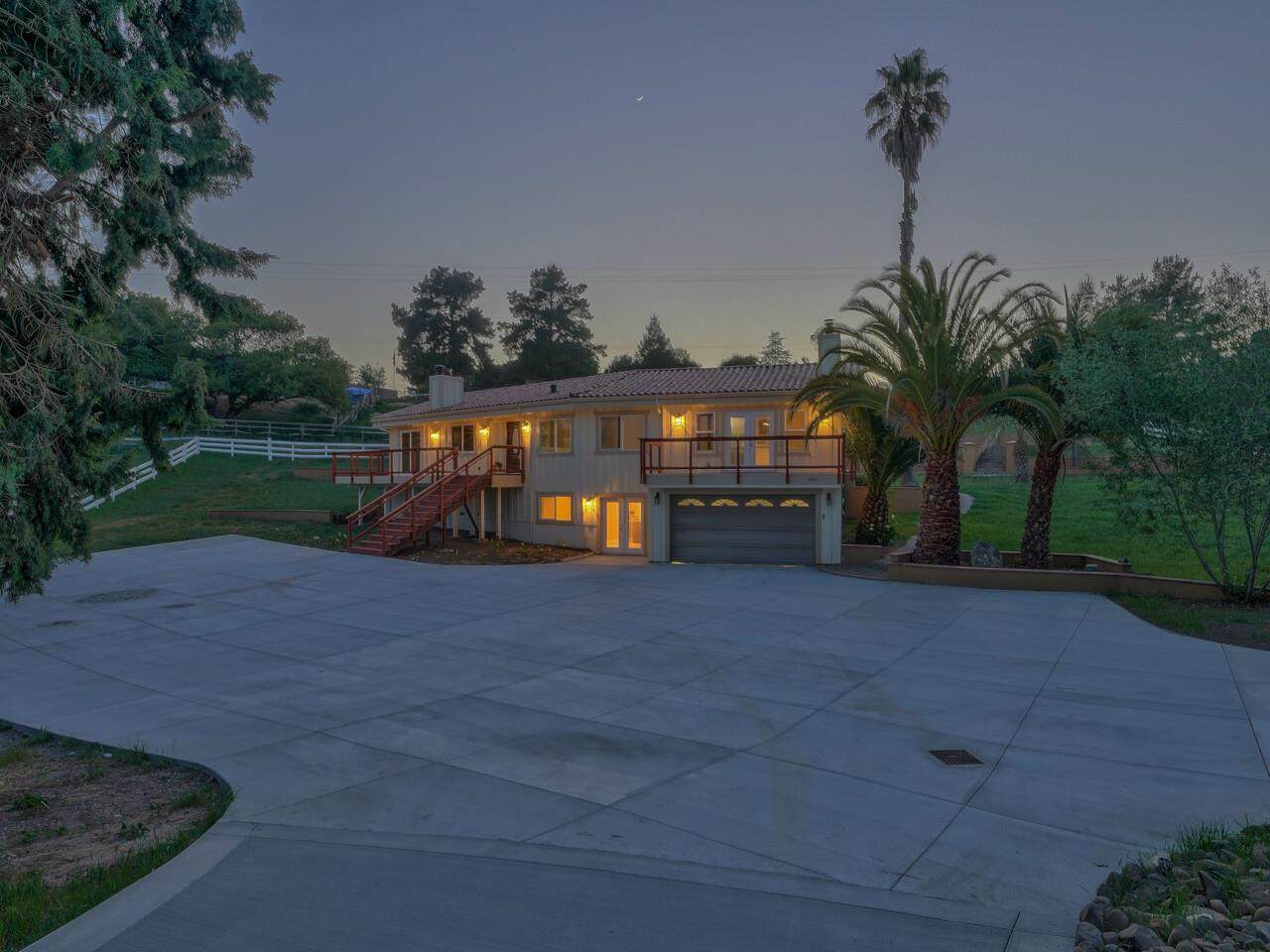 9850 Rolling Meadows Ln - Photo 1