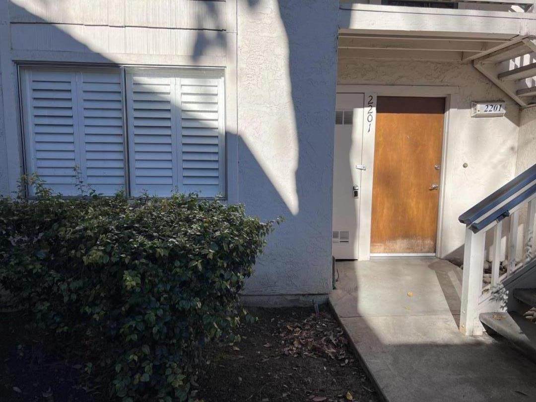 2201 Summereve Ct - Photo 1