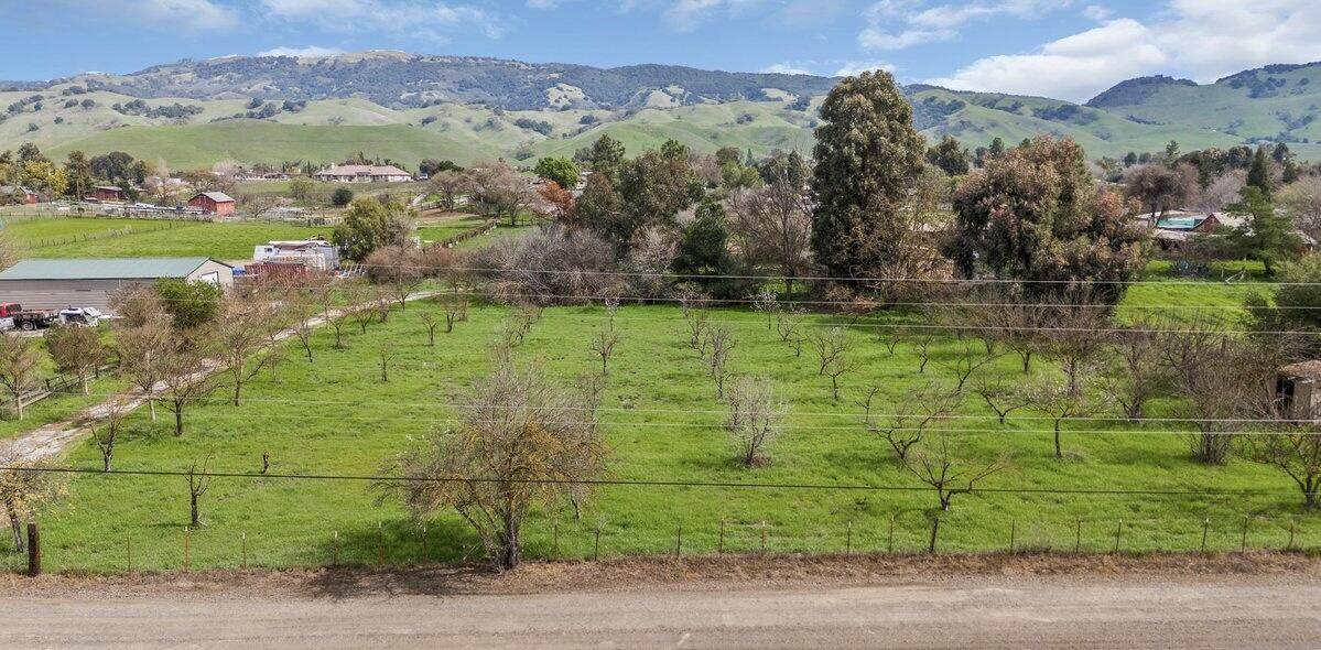 1925 Church Ave - Photo 1