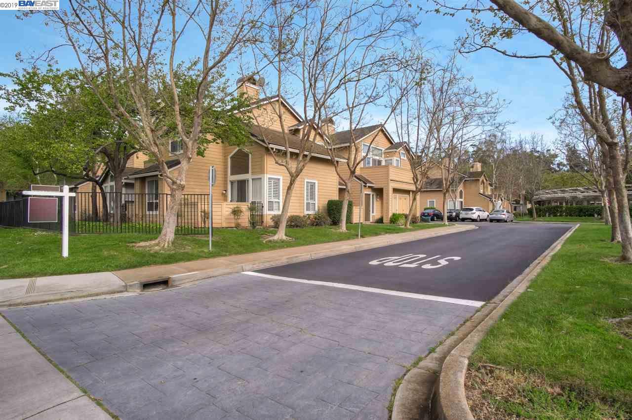 5211 Fairbanks Cmn - Photo 1
