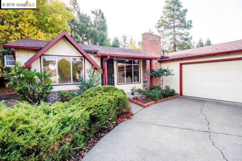 2562 Doidge Ave - Photo 1
