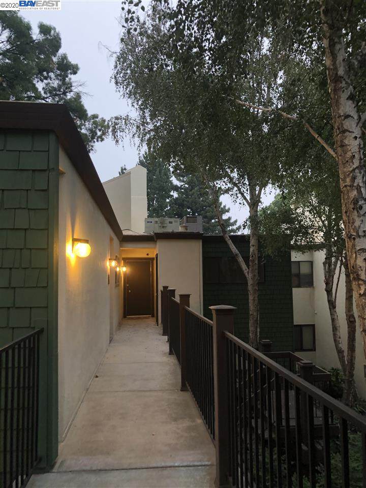 555 Vallombrosa Ave 4 - Photo 1