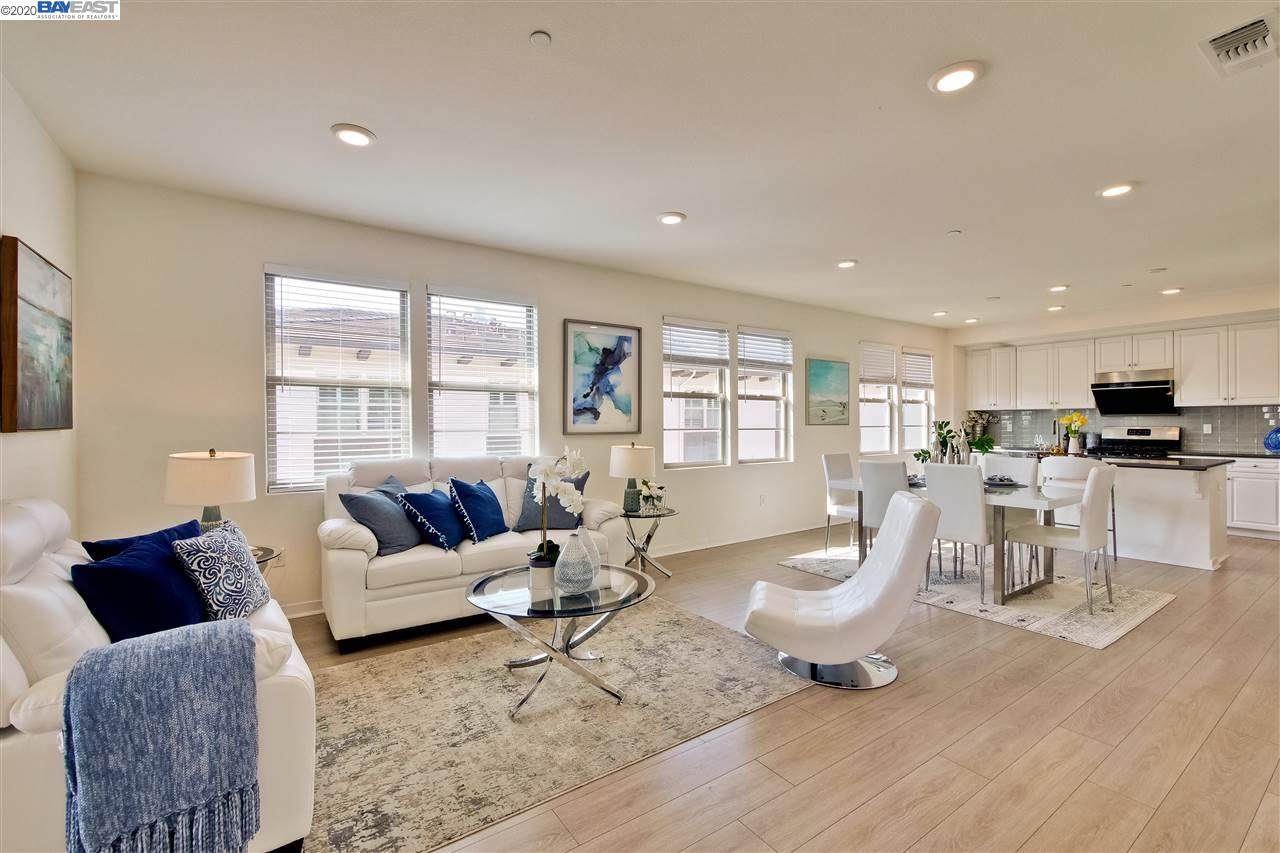 1069 Bigleaf Pl 402 - Photo 1