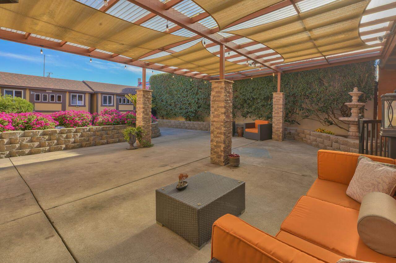 1579 Del Monte Blvd - Photo 1