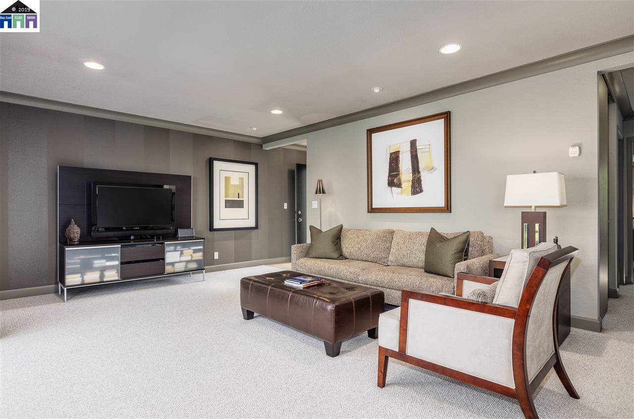 900 Cambridge Dr - Photo 1