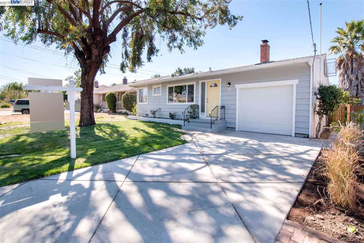 22032 Cameron St - Photo 1
