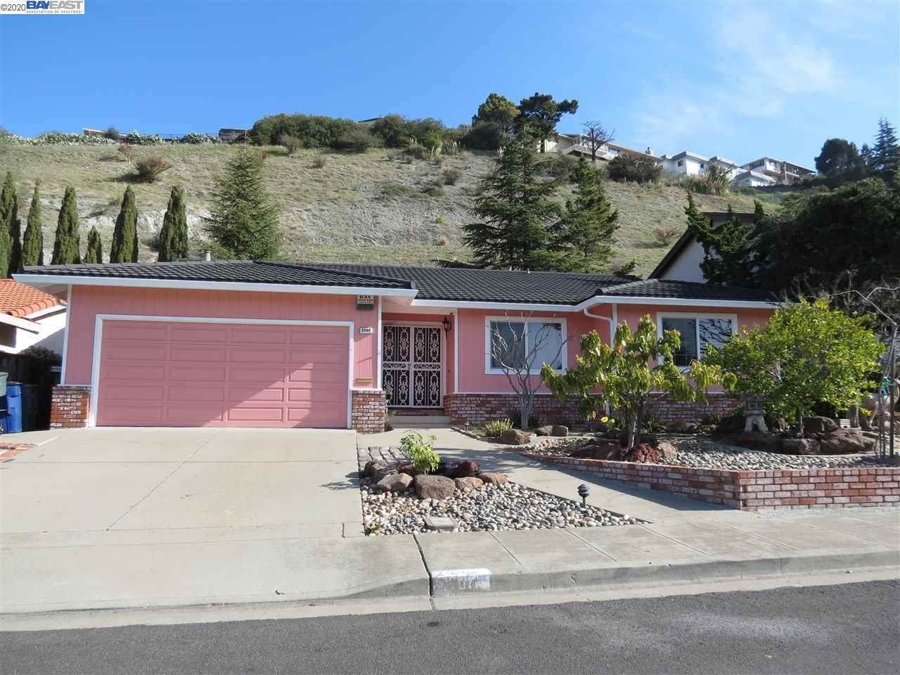 2090 Hillside Dr - Photo 1