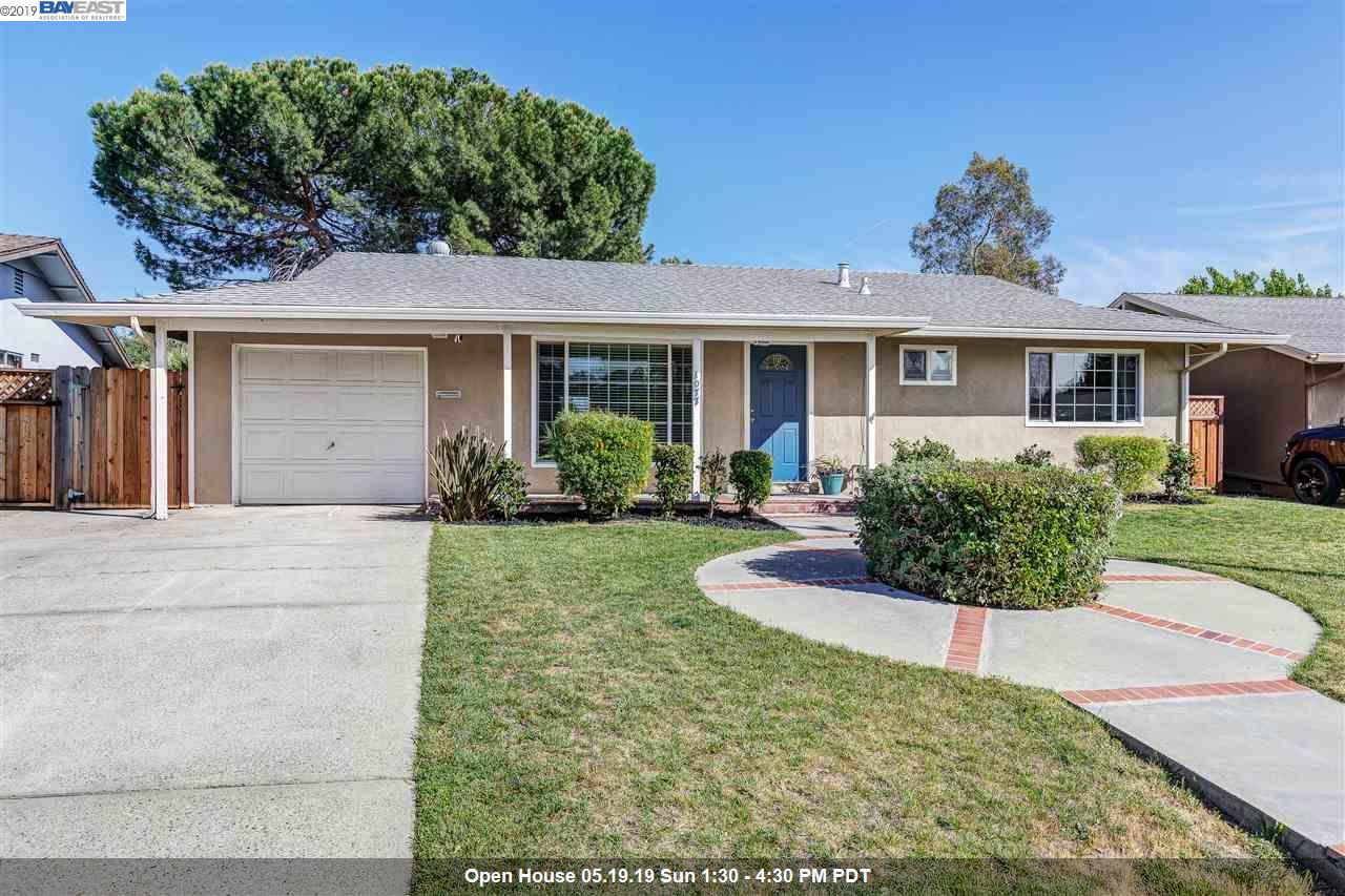 1077 Marigold Rd - Photo 1