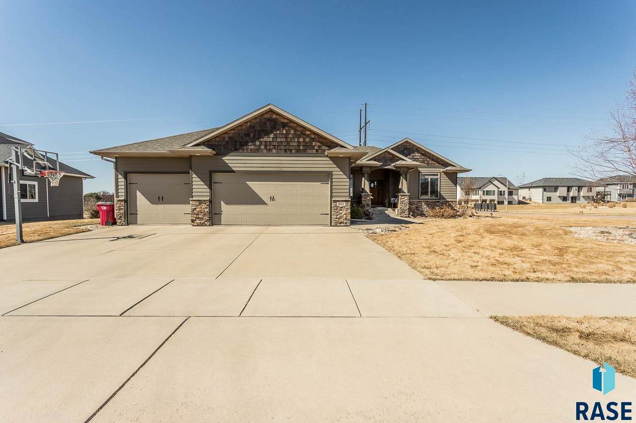 801 Torrey Pine Ln - Photo 1