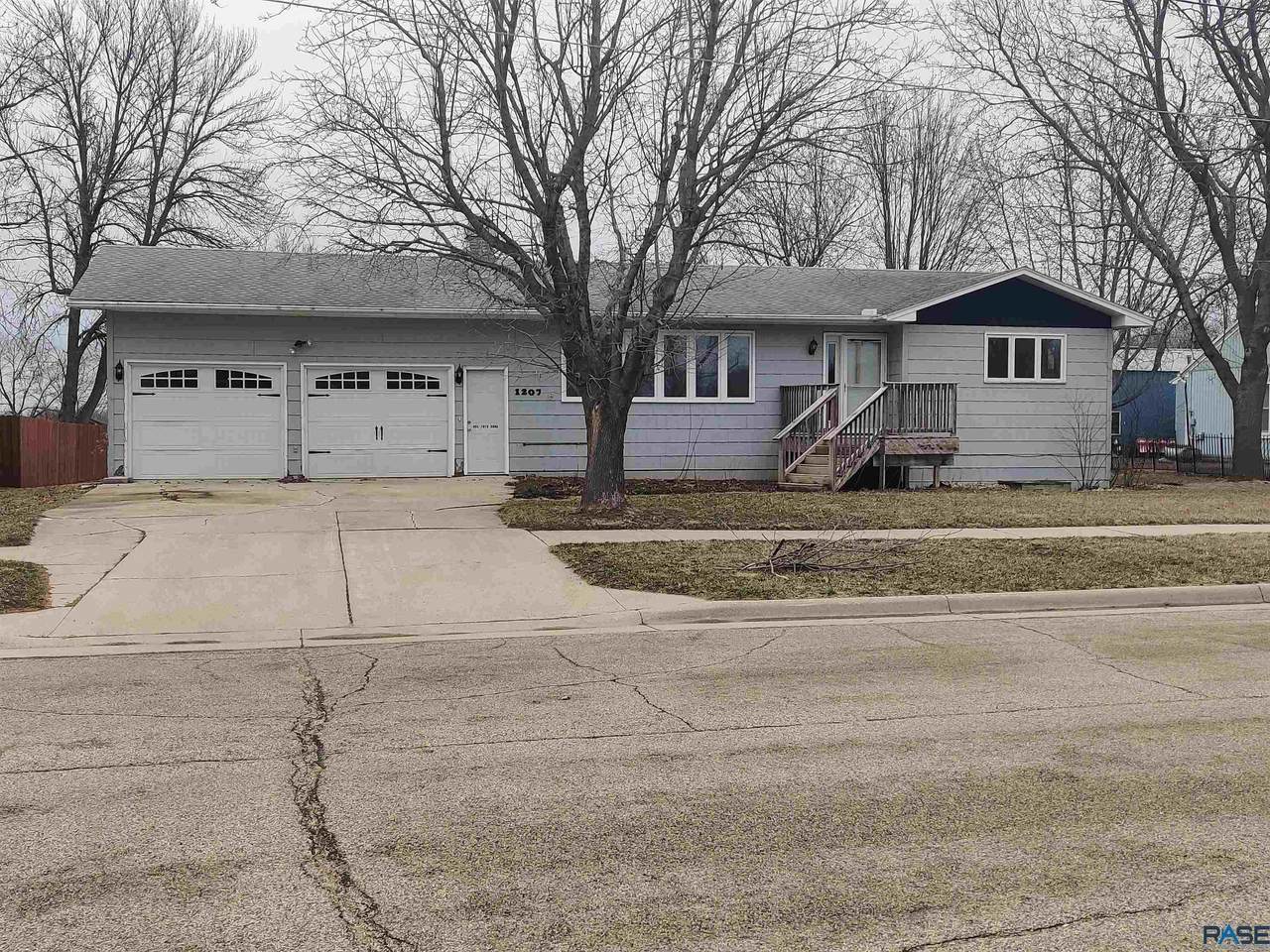 1207 4th Ave - Photo 1