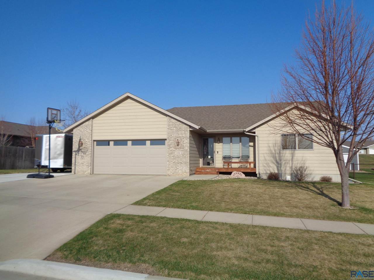 1102 Powderhorn Rd - Photo 1