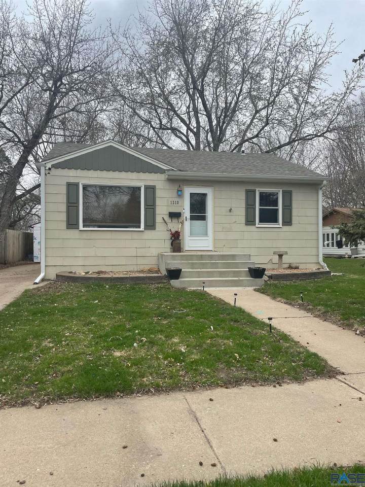 1213 Lincoln Ave - Photo 1