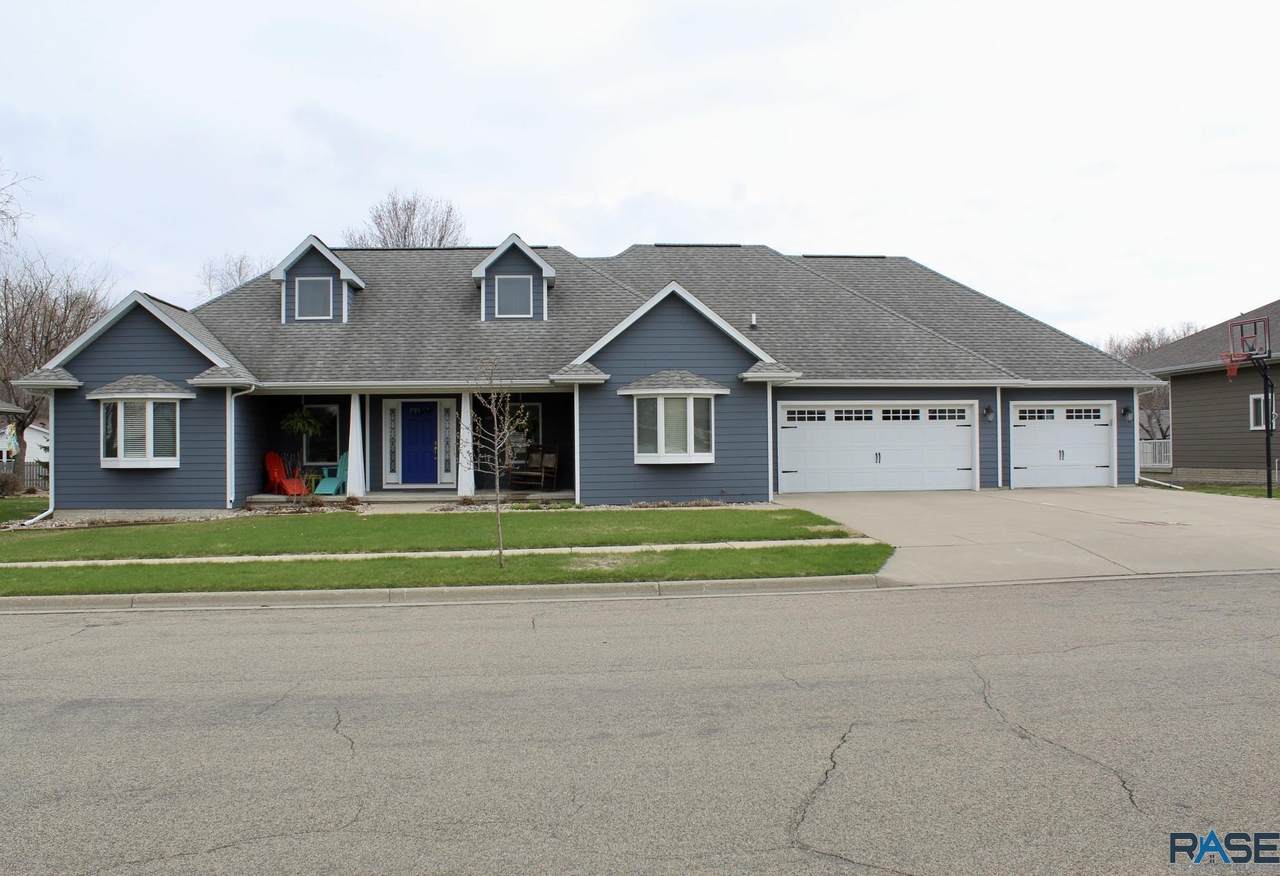 402 Veterans Dr - Photo 1