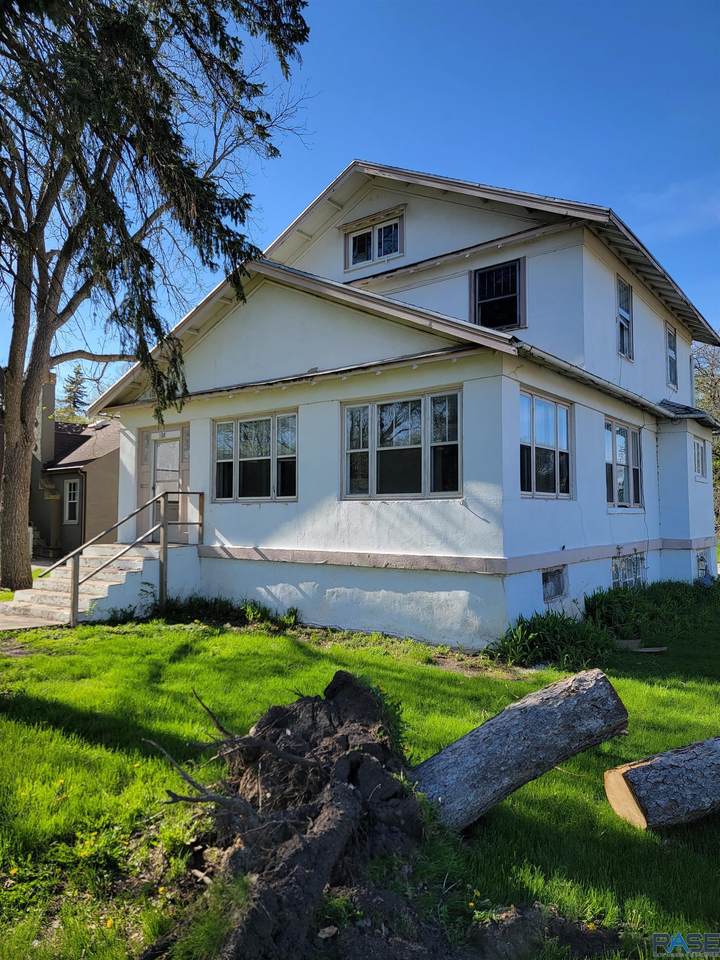 108 4th St - Photo 1