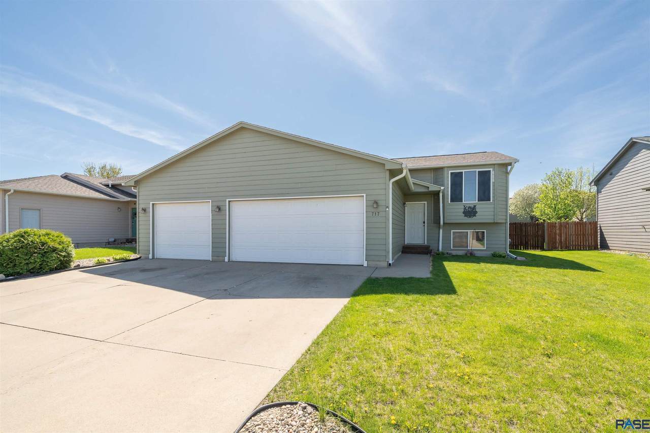 717 Whitewood Ave - Photo 1