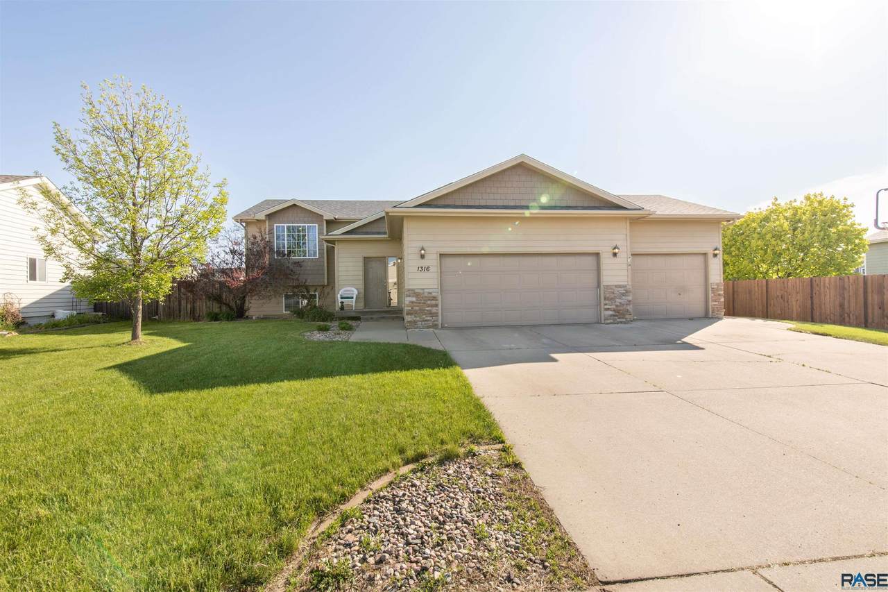 1316 Creekside Dr - Photo 1
