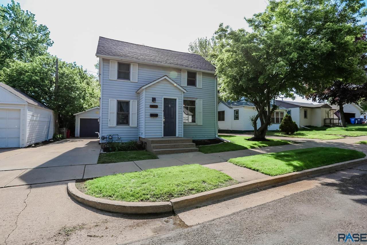 802 10TH Ave - Photo 1