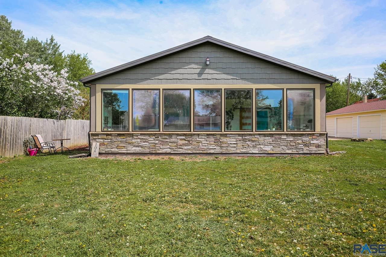 304 Maple St - Photo 1