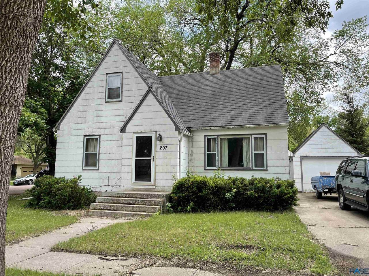 207 3rd St - Photo 1