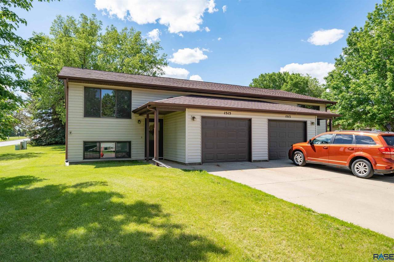 1513 Cedar Cir - Photo 1