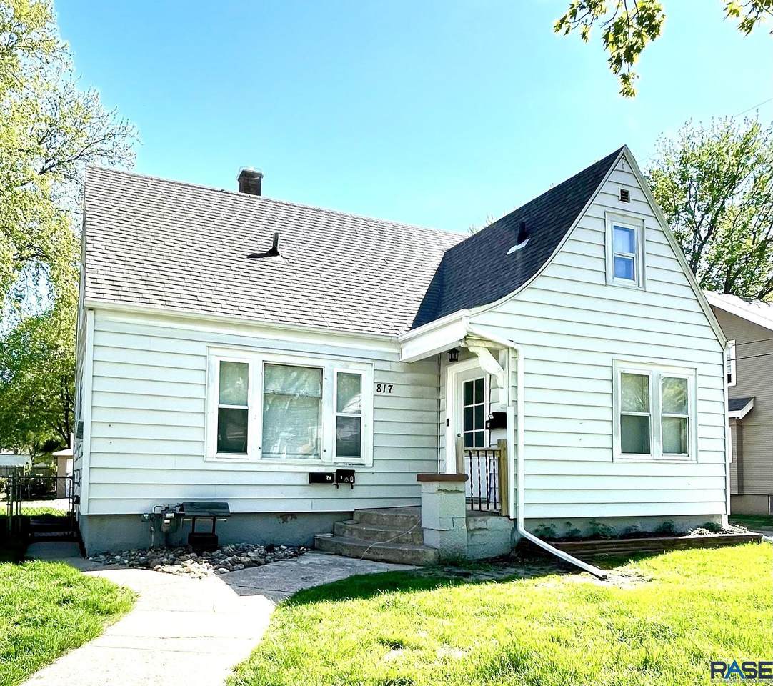 817 15th St - Photo 1