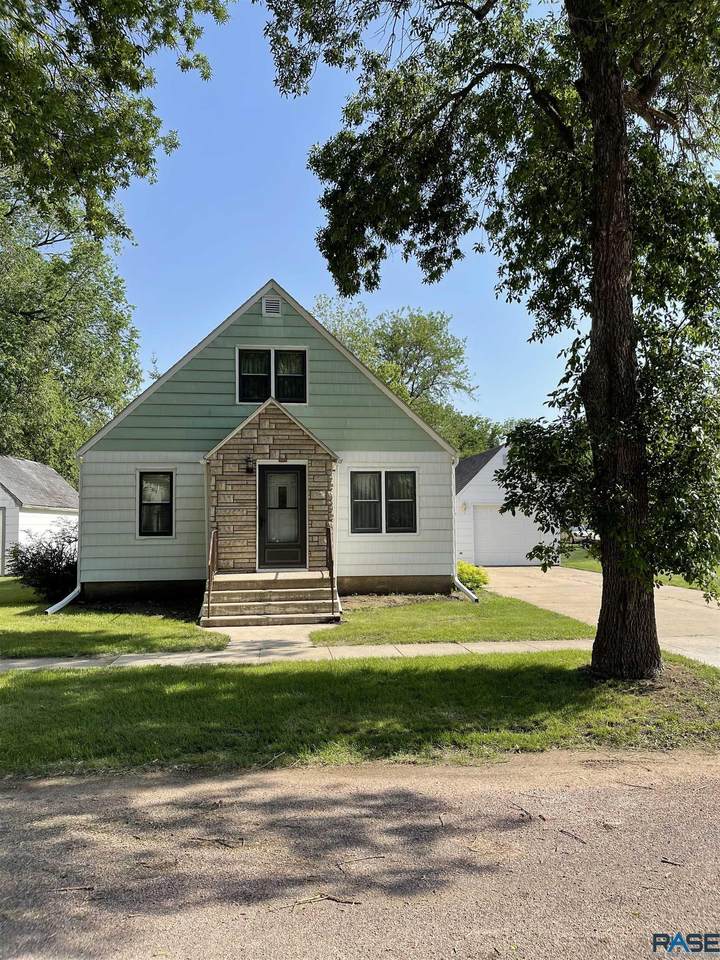 205 3rd St - Photo 1