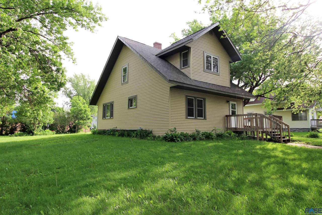 416 Wall St E - Photo 1