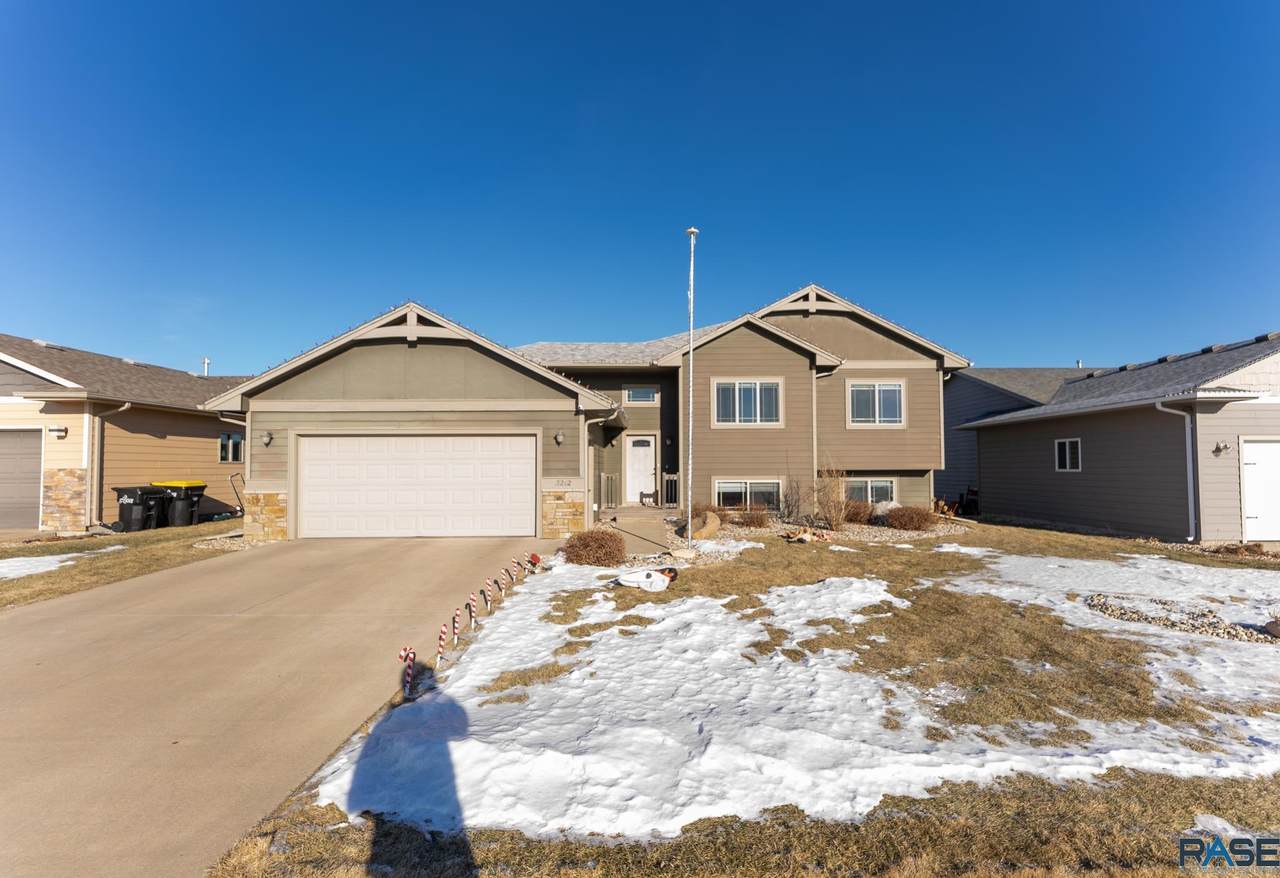 3212 E Brewster St - Photo 1