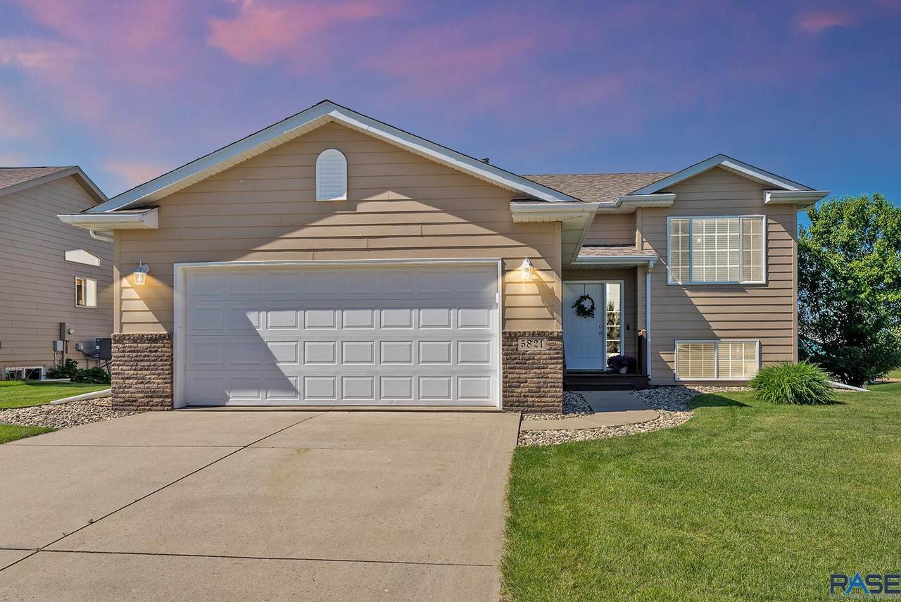 5821 Pineridge Dr - Photo 1