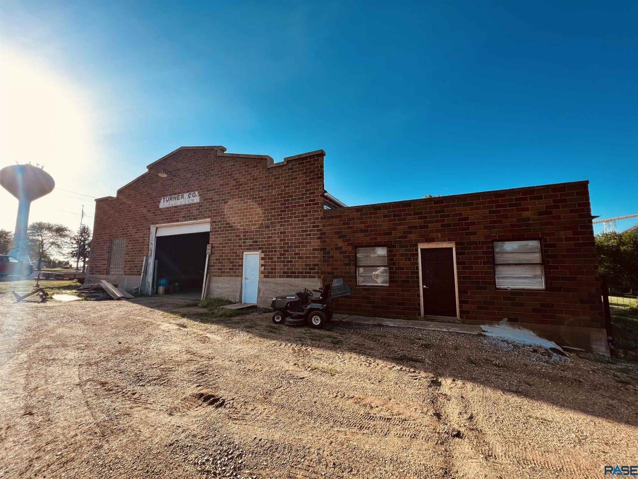 105 Sanborn St - Photo 1
