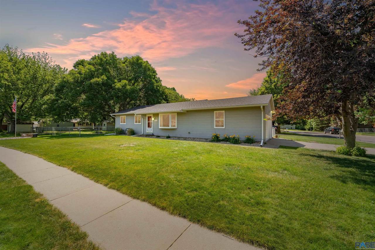 6405 Essex Dr - Photo 1