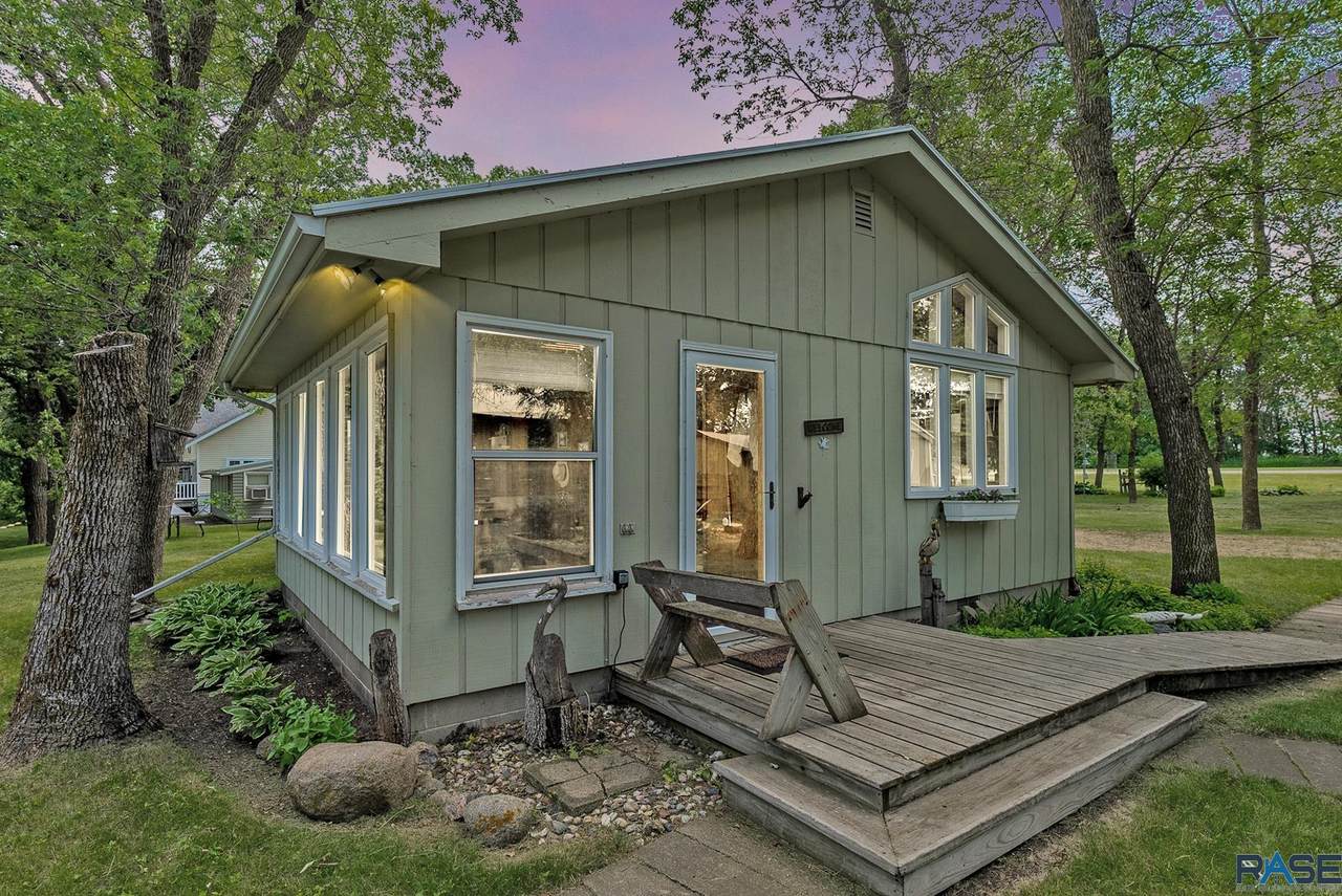 2636 Edgewater Dr - Photo 1