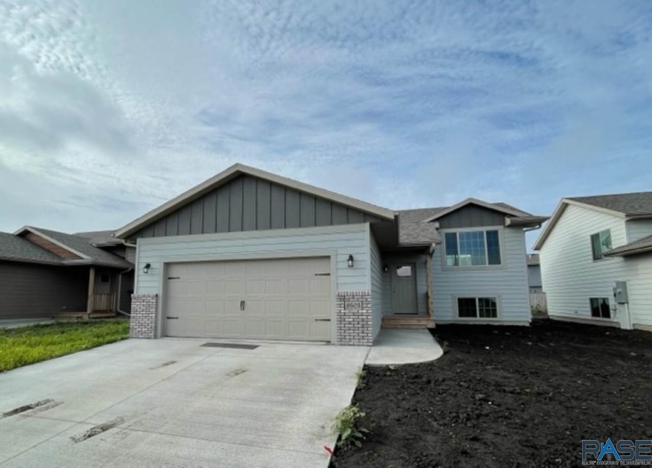 9505 Liam St - Photo 1