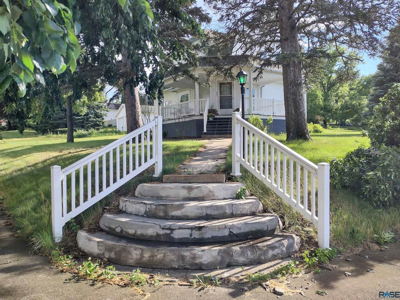 301 Main St - Photo 1