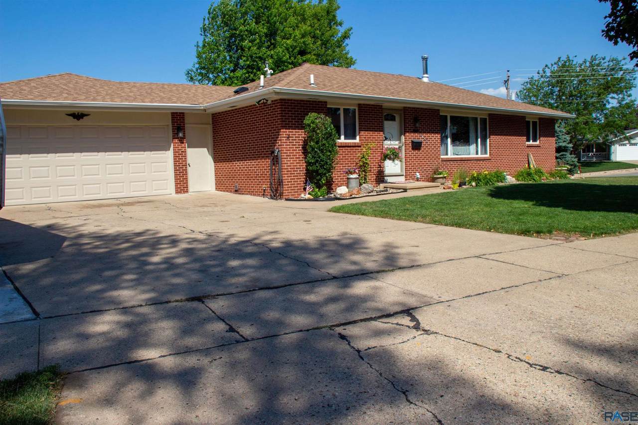 1004 Karen Dr - Photo 1