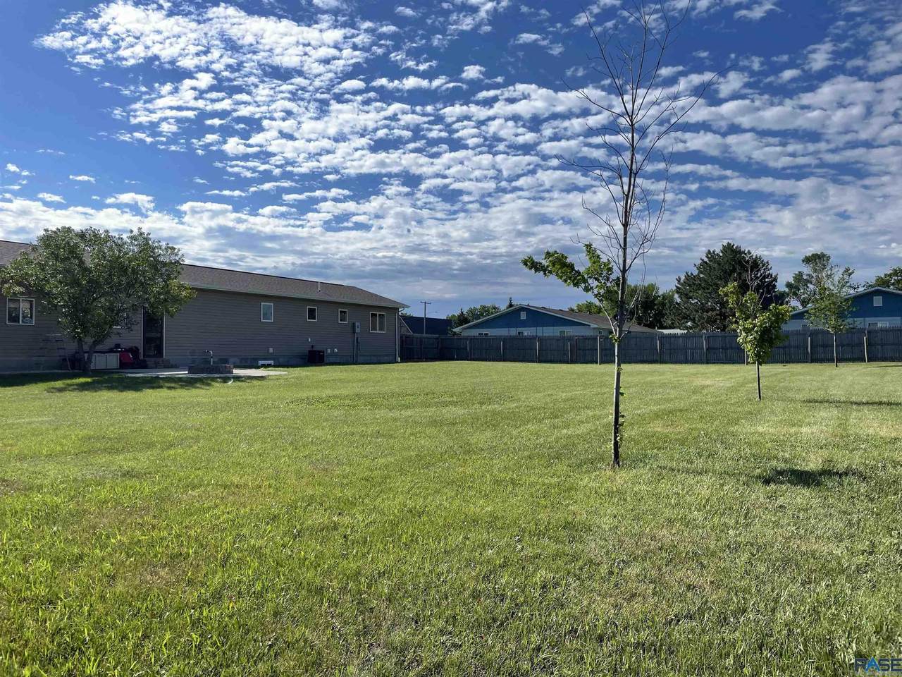 301 Lawler St - Photo 1