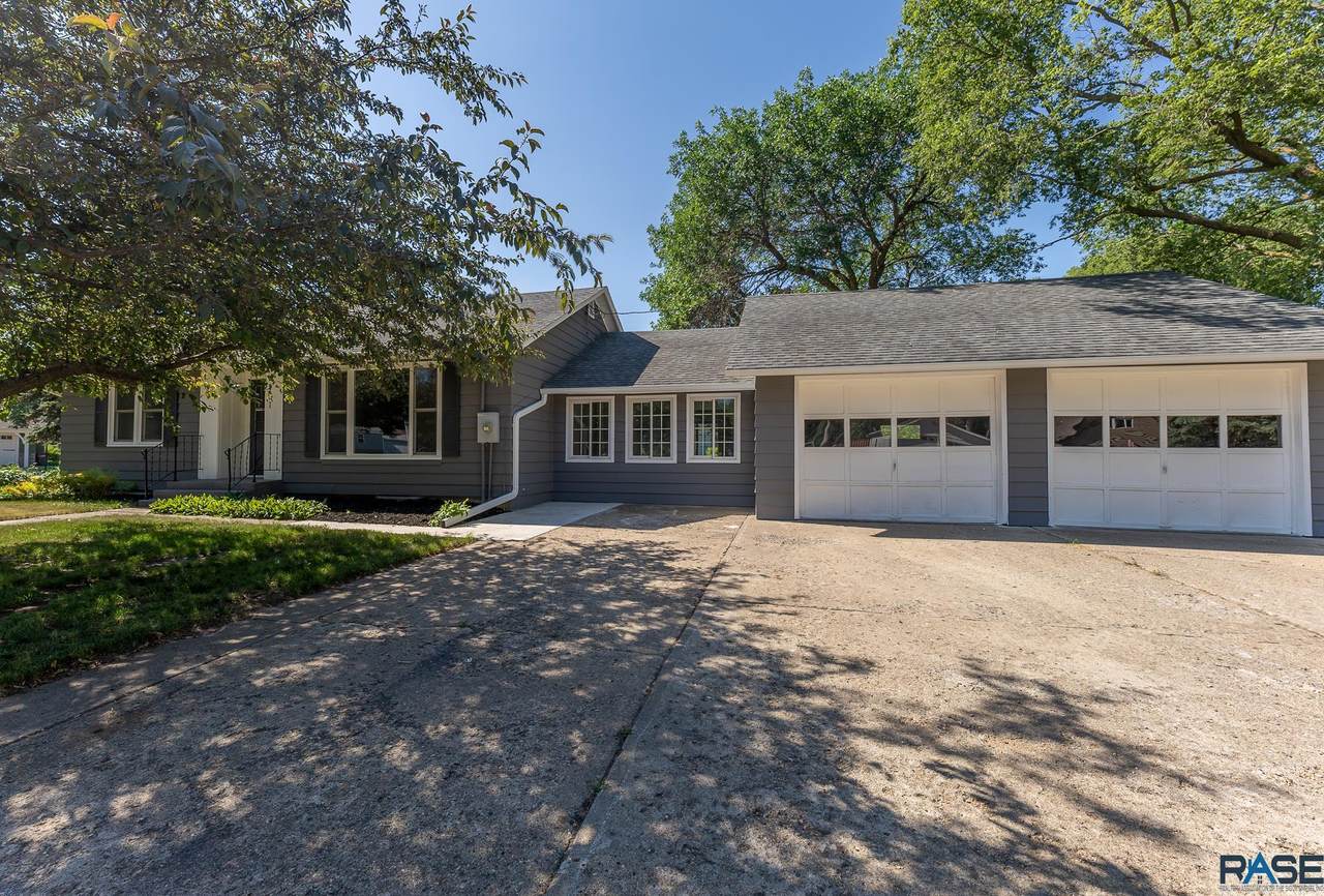 401 Elm St - Photo 1