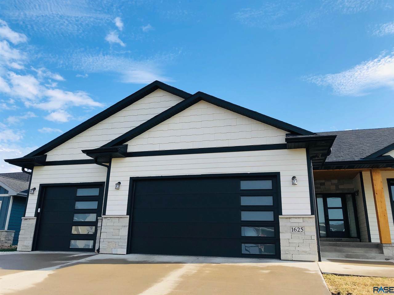 1625 Burton Dr - Photo 1