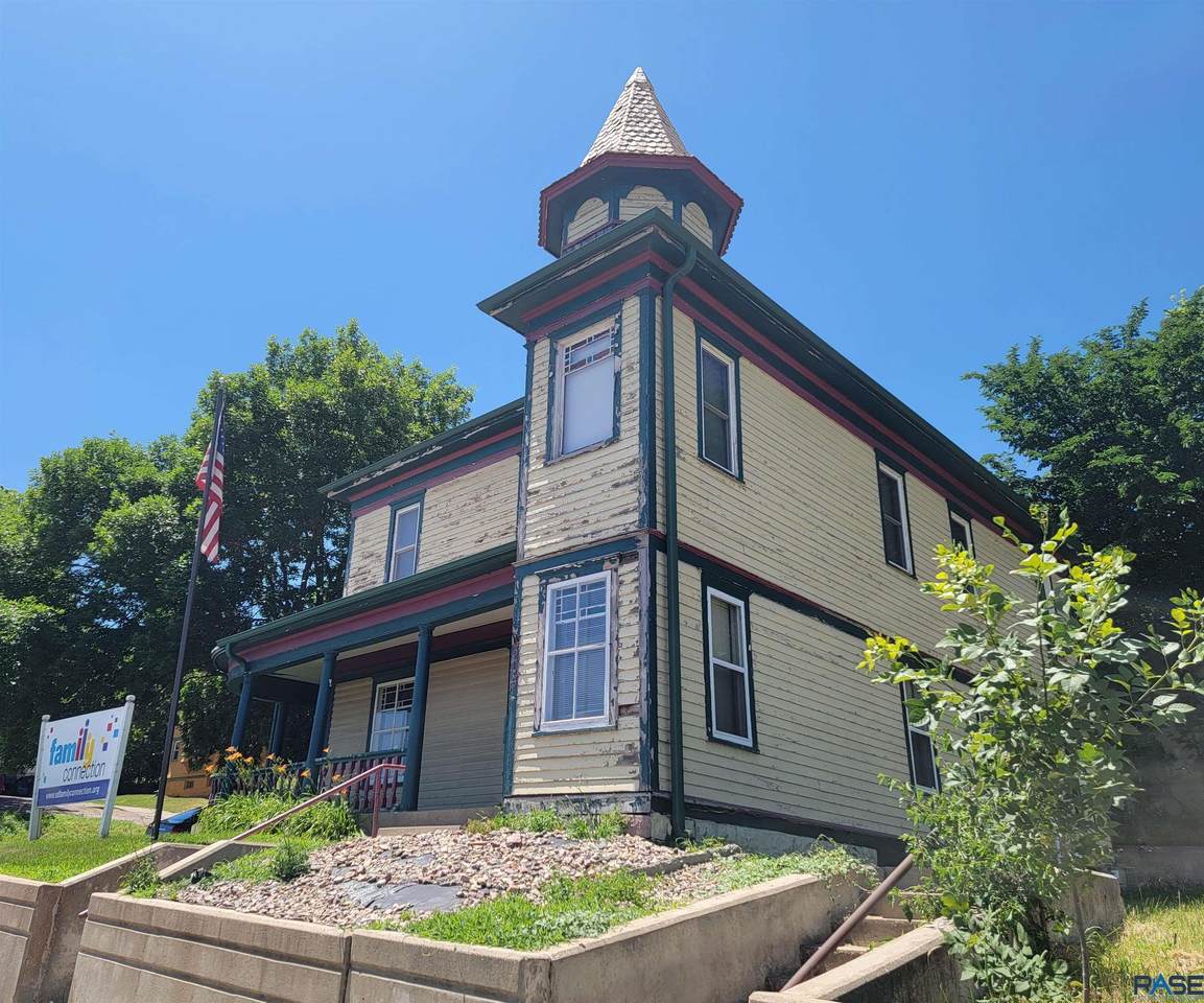 303 Minnesota Ave - Photo 1
