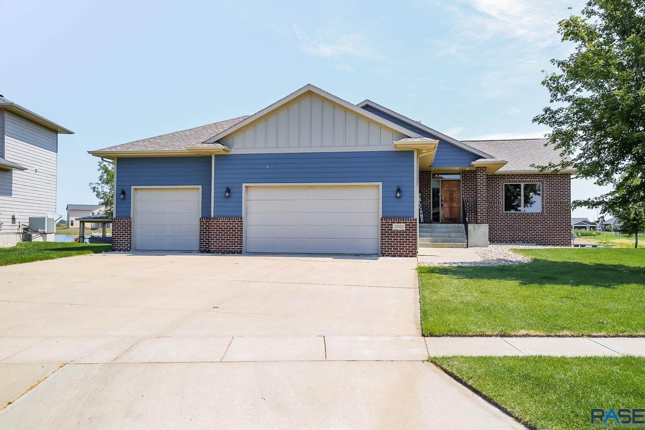 2520 Devon Ave - Photo 1