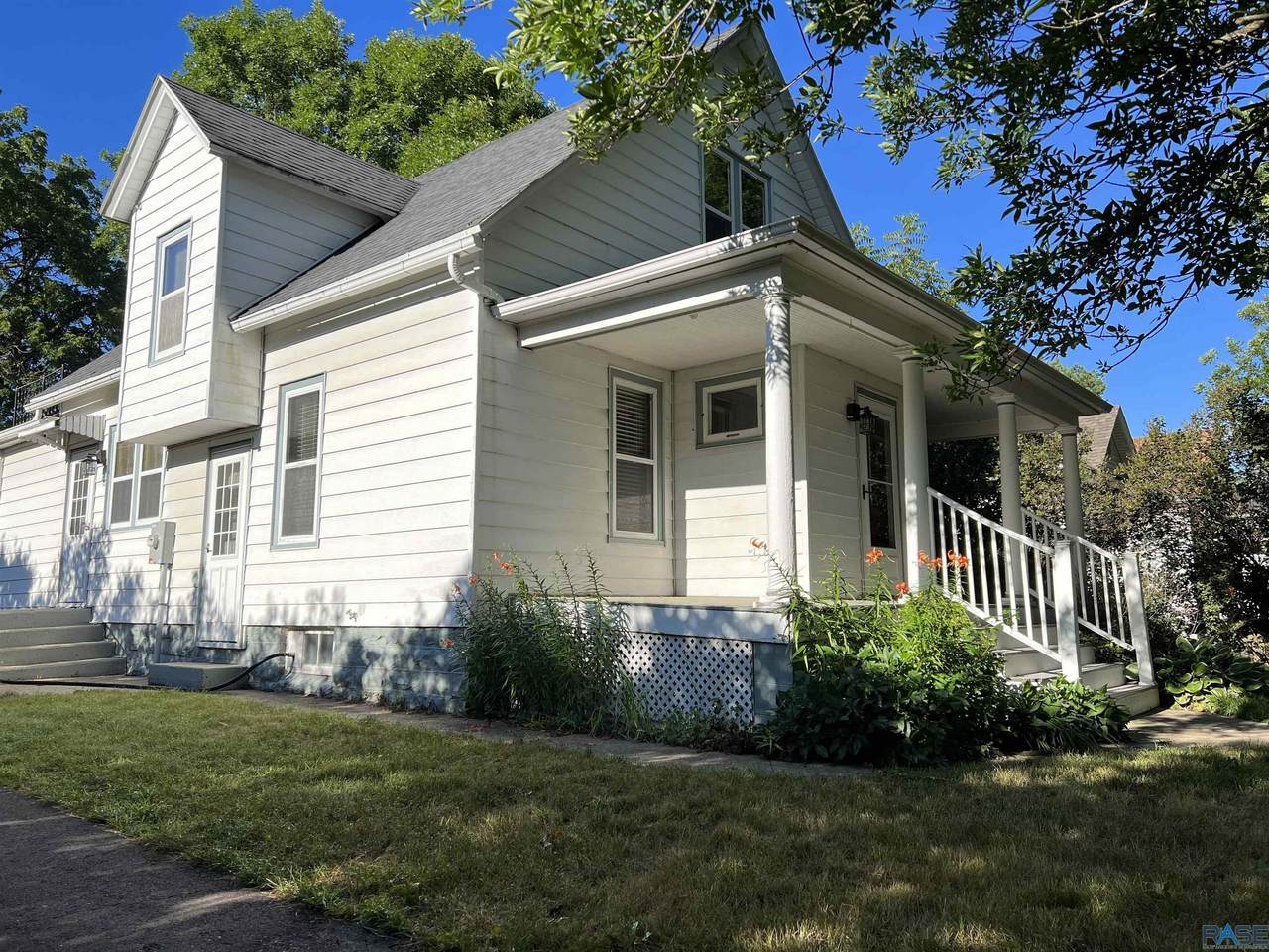 111 Broad Ave - Photo 1
