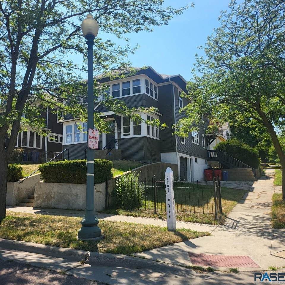 227 Spring Ave - Photo 1