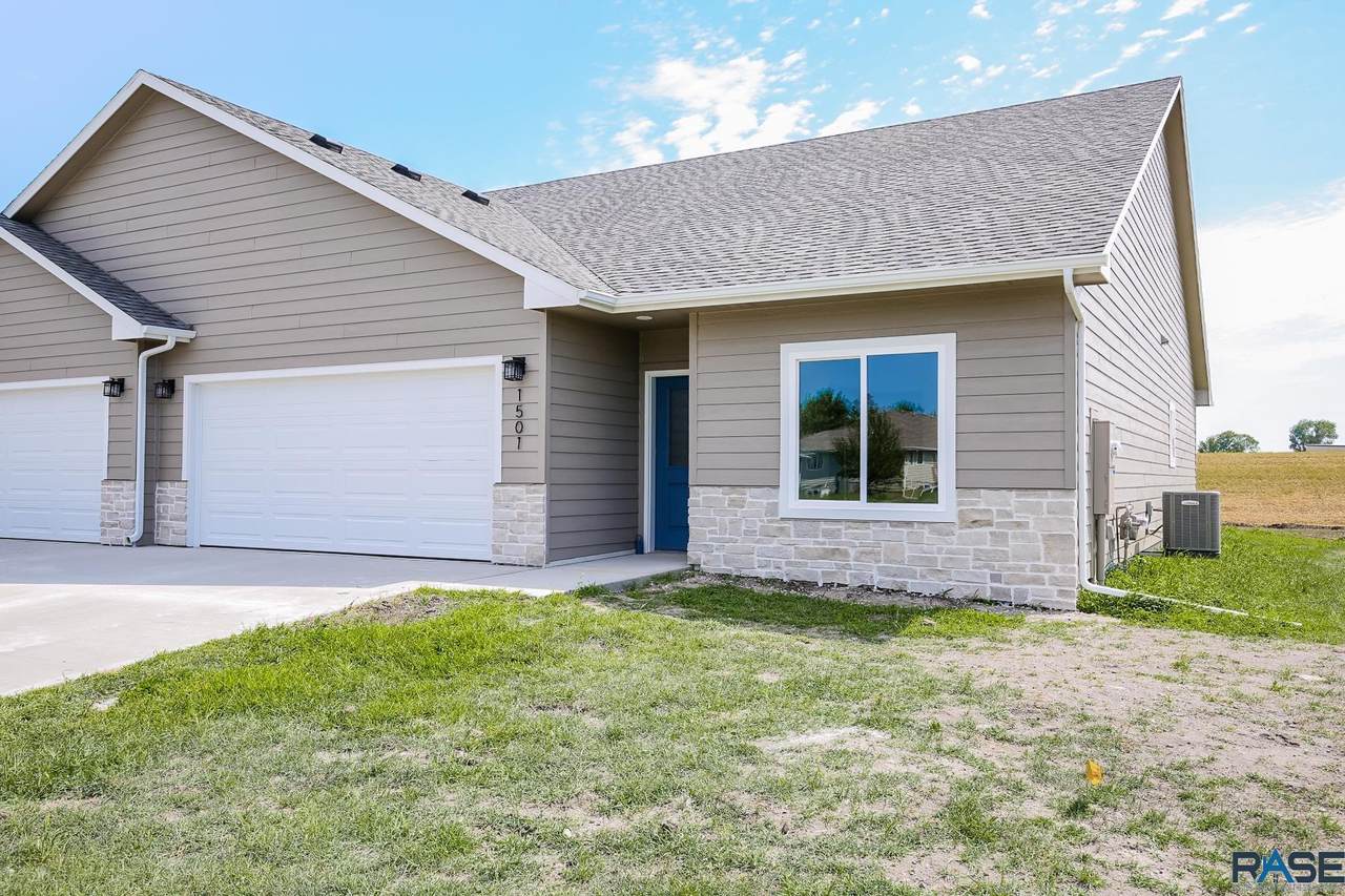1501 Ebenezer Ave - Photo 1