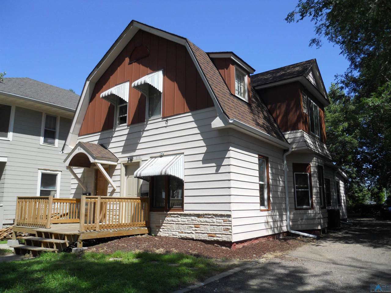 810 Spring Ave - Photo 1