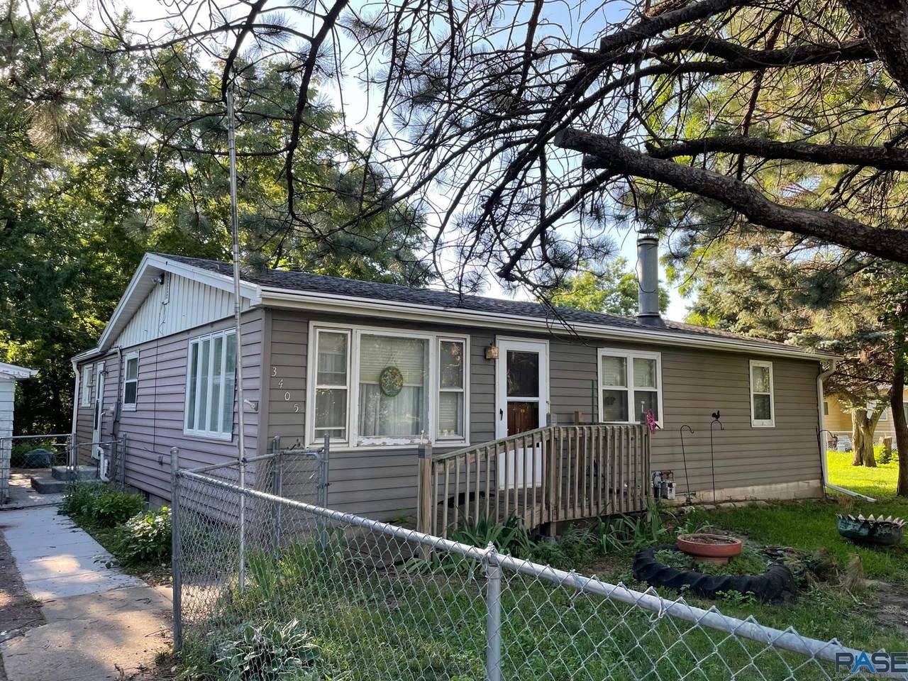 3405 10th Ave - Photo 1